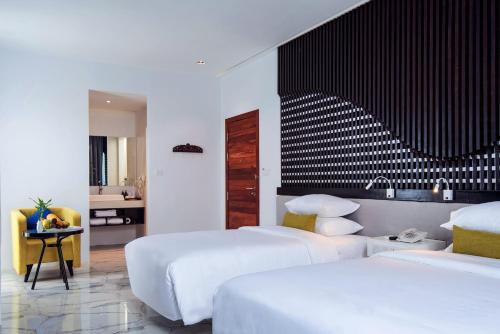 Luxury Family Suite with Balcony image 9