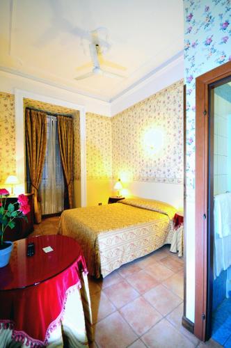 Hotel Sweet Home - image 5