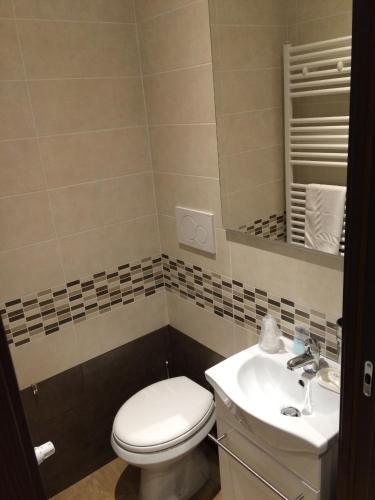 Kings Of Rome Apartments - image 11