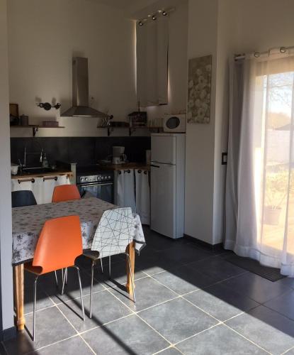 virtuve, B&B La Laiterie de Fontpatour in Verines