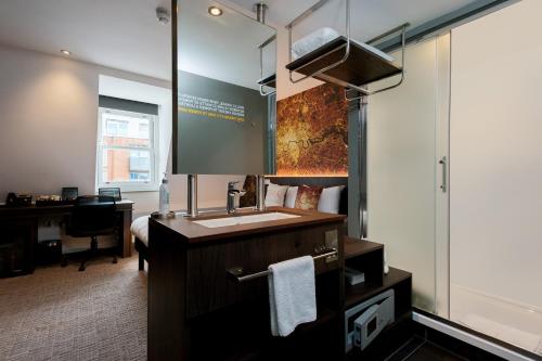 room detail thumbnail 2