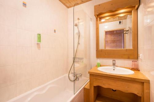 Deluxe Room (2 Adults + 1 Child)