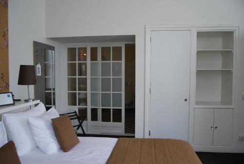 2 twin beds