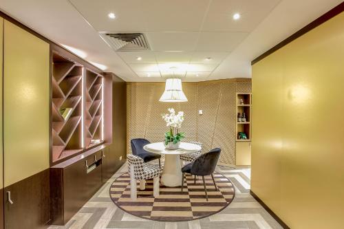 Mercure Paris Arc de Triomphe Etoile - image 12