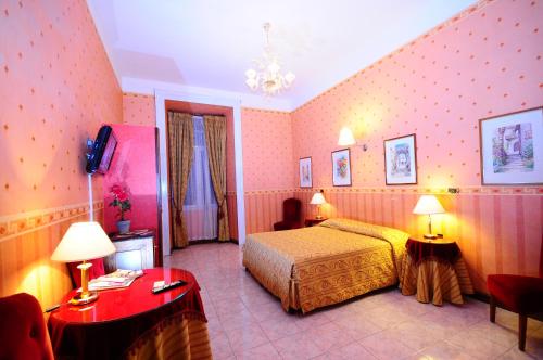 Hotel Sweet Home - image 12