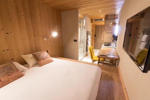 LES CABANES De La Maison Rouge