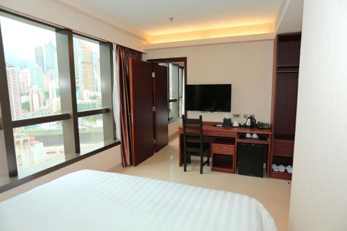 1 king bed, 2 twin beds