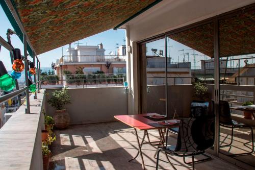  5th floor apartment with balcony in Athen