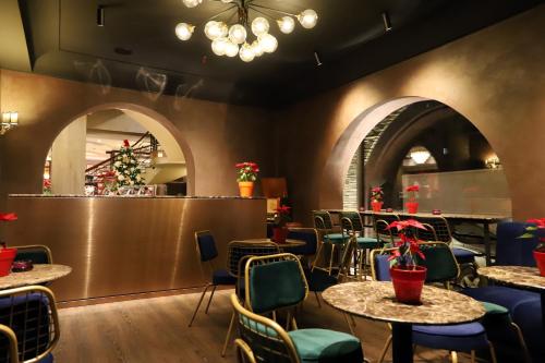 Mondial Hotel - image 7
