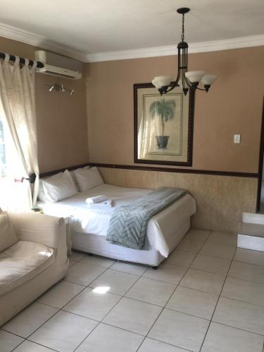1 double bed, 2 twin beds