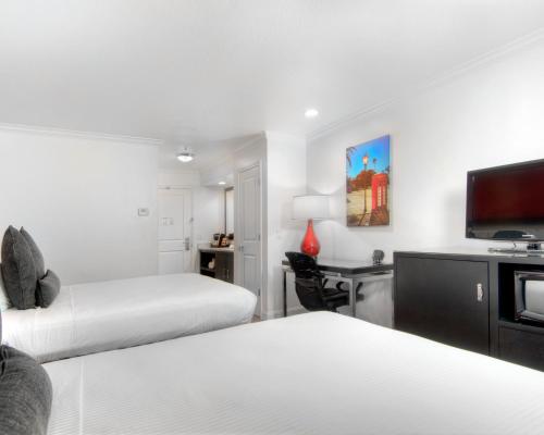 Aggie Inn, an Ascend Collection Hotel Room Type - Queen Room with Two Queen Beds