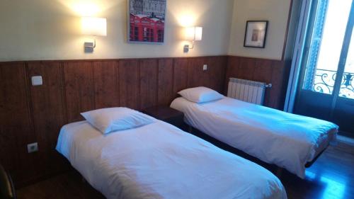 2 twin beds
