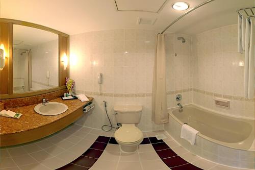 room detail thumbnail 2