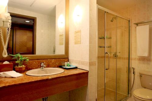 room detail thumbnail 2