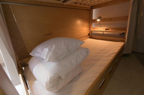 hostel DEN Room Type - Single Bed in Female Dormitory Room