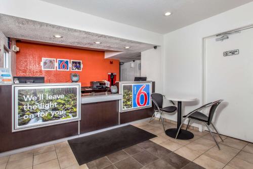 לובי, Motel 6 Vacaville, CA in ואקויל(סי אי)
