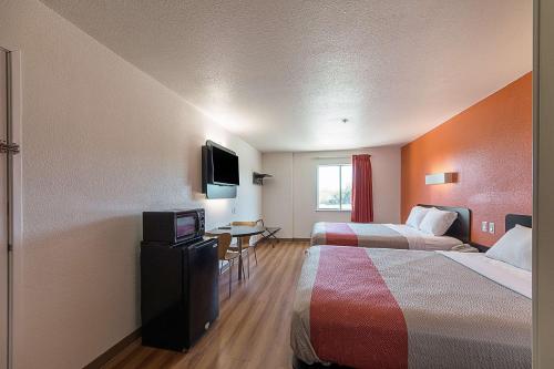 Motel 6-San Antonio, TX - Downtown - Alamo Dome Motel 6 San Antonio Downtown Alamodome is a popular choice amongst travelers in San Antonio (TX), whether exploring or just passing through. Offering a variety of facilities and services, the hotel pr