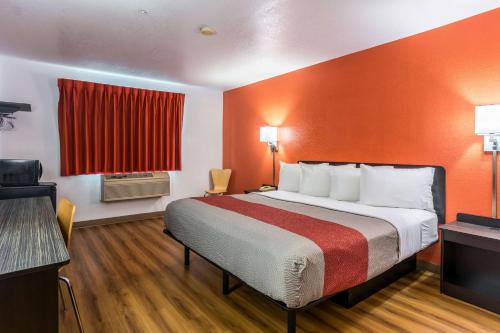 King Suite with Spa Bath - Non-Smoking