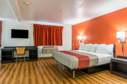 . Motel 6-Barkeyville, PA