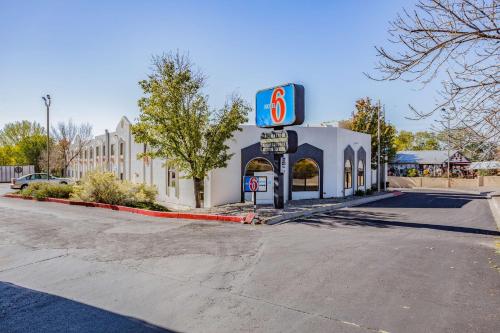 Motel 6-Santa Fe NM - Central - image 2