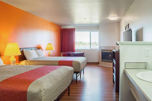 2 queen beds