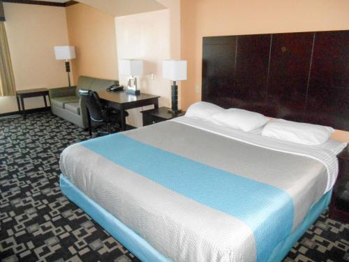 Motel 6-Joshua, TX Ideally located in the prime touristic area of Joshua, Motel 6 Joshua promises a relaxing and wonderful visit. The hotel has everything you need for a comfortable stay. Service-minded staff will welco