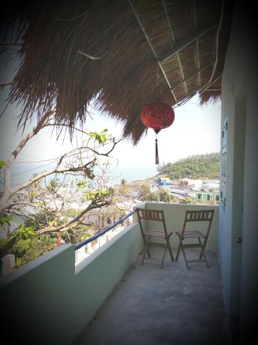 Balcony/terrace, Confetti House in Bai Dai Beach