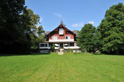 Jagdschloss Fahrenbühl Hotel Garni in Kirchenlamitz, Deutschland