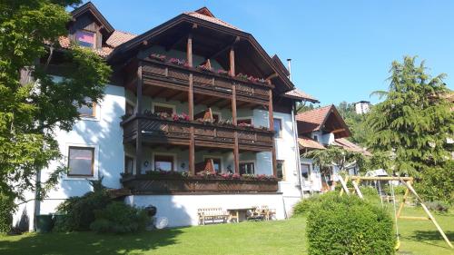 Vista exterior, Ferienwohnungen Fischerhaus - direkt am See in Millstatt