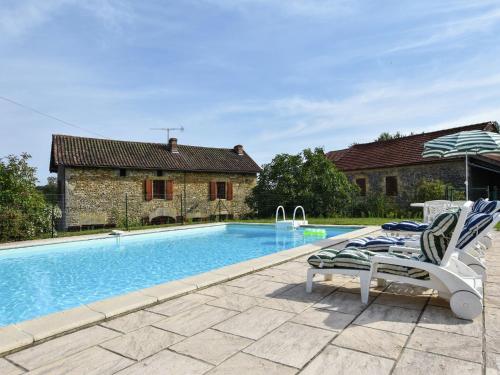 Cosy Holiday Home in Loubejac Aquitaine with Swimming Pool - Villefranche-du-Périgord