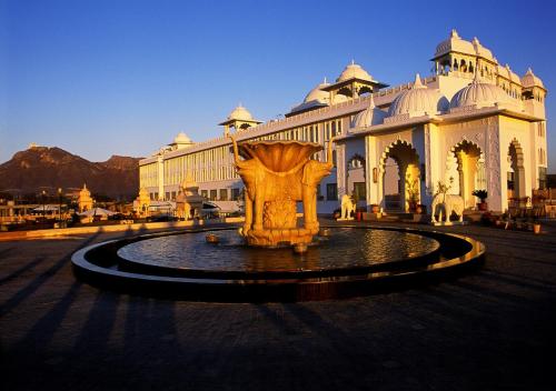 Radisson Blu Udaipur Palace Resort & Spa