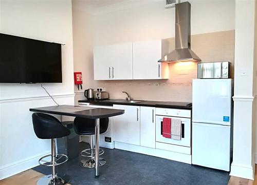 1 Bedroom Modern Apartment, Uplands, Swansea
