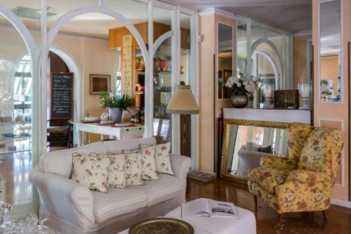 La Caletta Hotel Bolognese - 로비