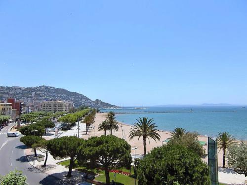 Modern Apartment in Roses with Sea View