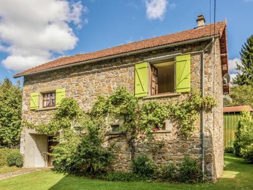 Peaceful Holiday Home in Bort les Orgues near the River gîte à louer Bort-les-Orgues