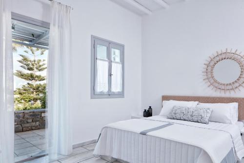 Guestroom, Mr. and Mrs. White Paros - Small Luxury Hotels of the World in Paros Island