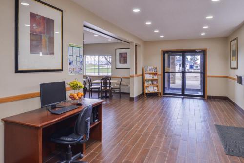 Regency Inn - image 9
