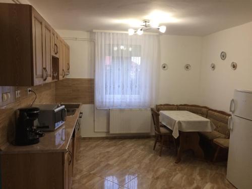 ห้องครัว, Marti Vendeghaz in เฮกกีโค่