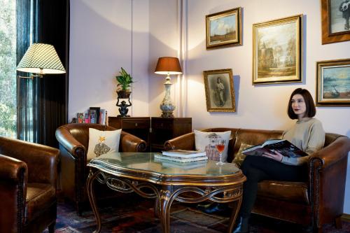 Townhouse Boutique Hotel - image 2