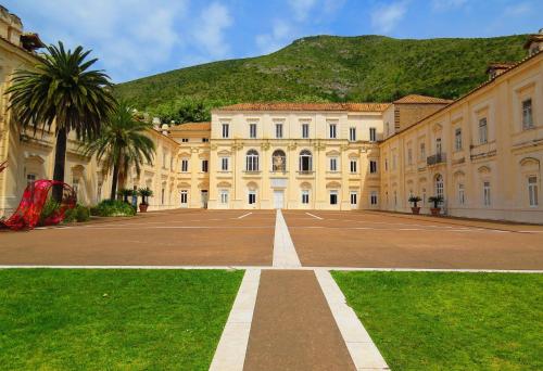 Residenza Carlo di Borbone in Сан - Нікола "Ла Страда"