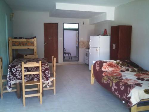 1 double bed, 2 twin beds