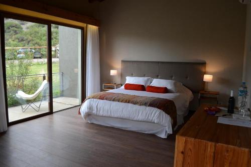 Deluxe Double or Twin Room with Mountain View