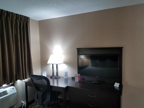 One King Bed Kitchenette Suite Non-Smoking