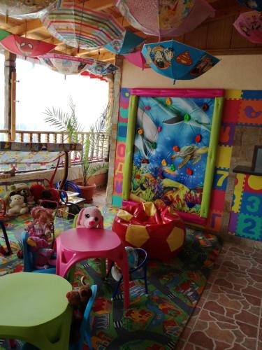 兒童遊樂場, Hotel Lazur in 希典