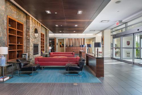 ล็อบบี้, โนโวเทล มอนทรีออล แอโรพอร์ต โฮเทล (Novotel Montreal Aeroport Hotel) near สนามบินนานาชาติมอนทรีออล ไพร์รี เอลเลียต ทรูโด