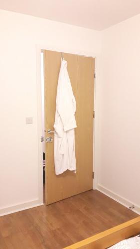 2 double rooms available in 3 bedroom house