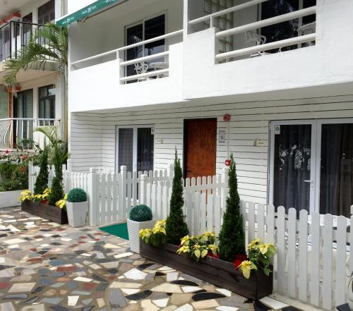 Bellagio Pets Friendly Resort Located in Lamma Island, Bellagio Pets Friendly Resort is a perfect starting point from which to explore Hong Kong. The property offers a wide range of amenities and perks to ensure you have a great t