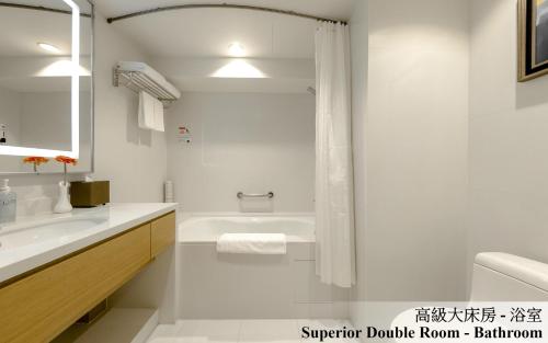 Bathroom, Royal Dragon Hotel near Grand Prix Museum