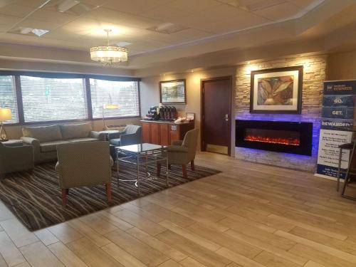 Best Western Plus Rivershore Hotel