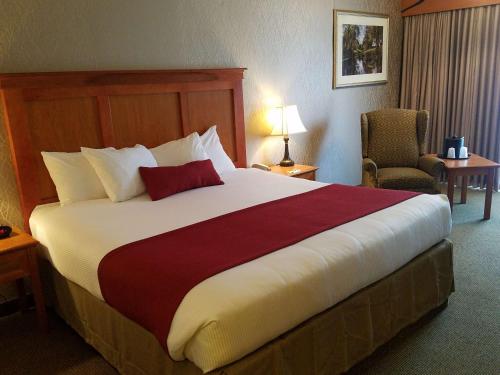 Best Western Plus Rivershore Hotel